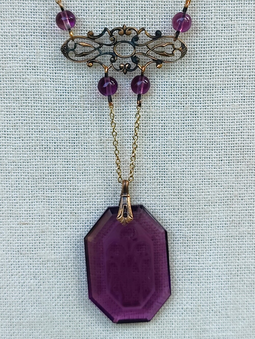 Antique 1920s Purple Etched Intaglio Glass Floral Pendant Necklace - Picture 3 of 8